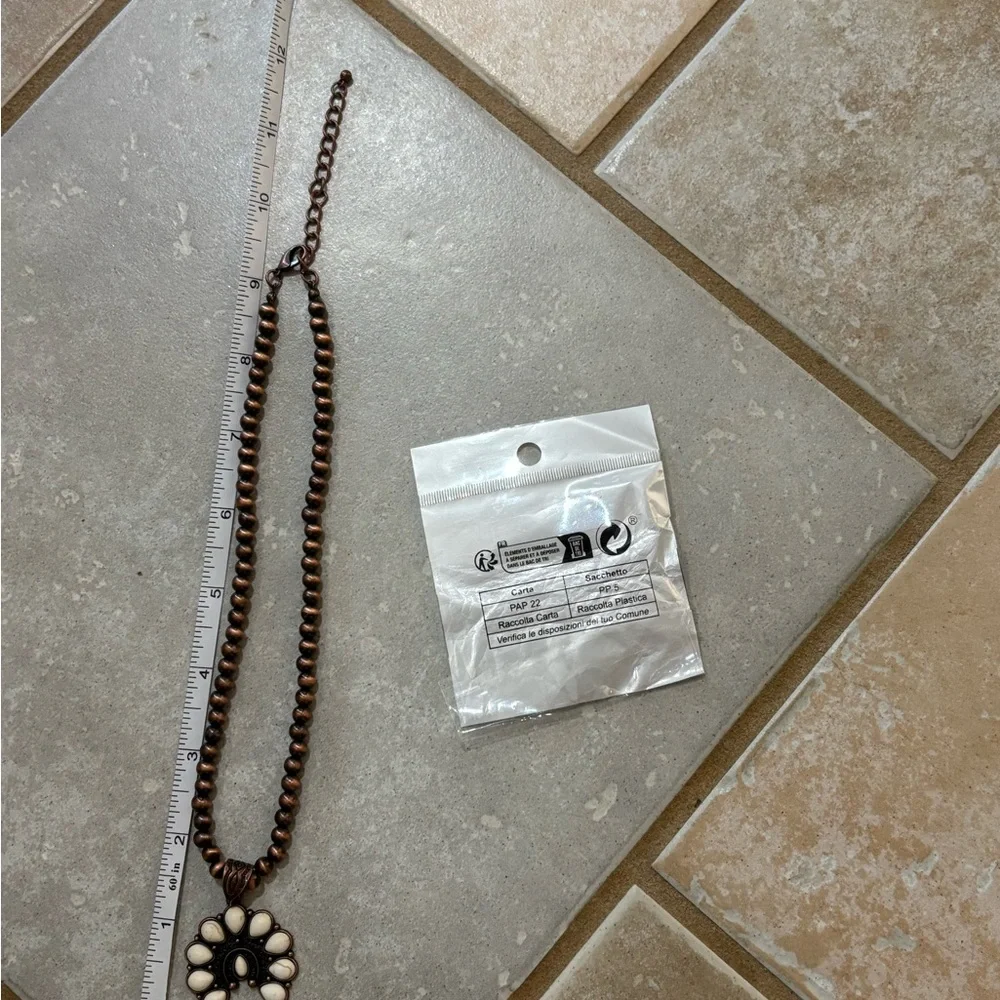 💥2/$24 or 3/$30💥 Boho Western Chic Cream and Bronze Necklace. NWT - Picture 4 of 5